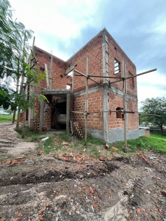 Casa en obra de 3d suite en Barri Cerrado La Comarca en Las Talitas