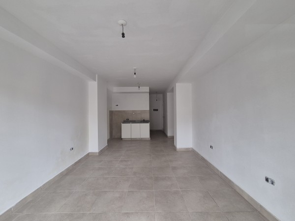 Local comercial a estrenar en Miguel Lillo al 500