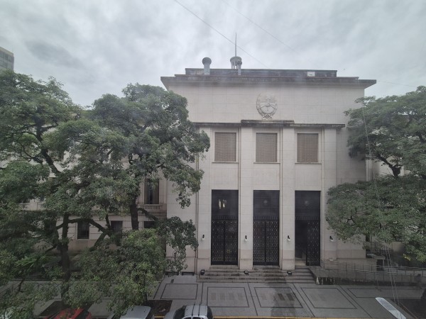 Hermosa oficina frente a Tribunales en Lamadrid al 400