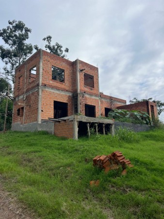 Casa en obra de 3d suite en Barri Cerrado La Comarca en Las Talitas