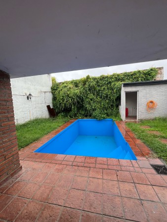 Casa de 4 dormitorios zona Parque Guillermina en Pasaje Gianelli 3.900