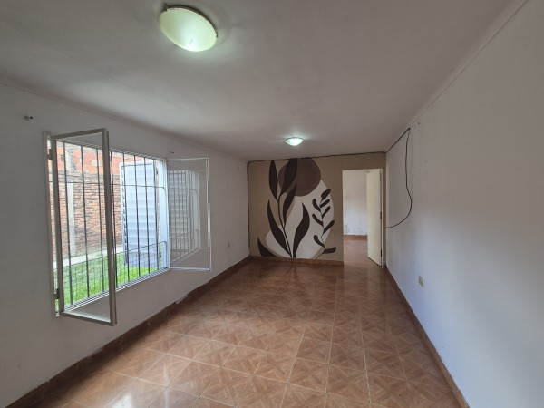 Casa de tres dormitorios en Barrio 188 Viviendas en Villa Carmela