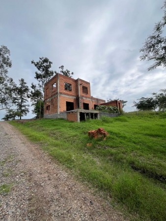 Casa en obra de 3d suite en Barri Cerrado La Comarca en Las Talitas