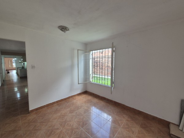 Casa de tres dormitorios en Barrio 188 Viviendas en Villa Carmela