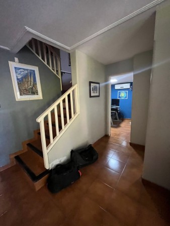 Importante casa con pileta y parque de tres dormitorios en San Juan al 4.600. Calle privada. Apta Credito hipotecario