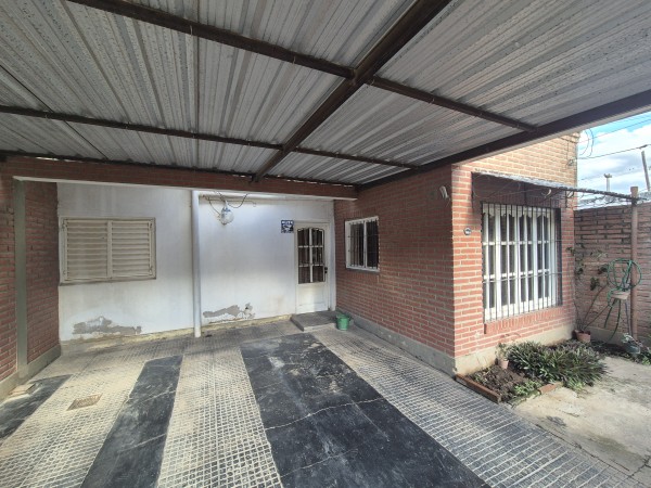 Casa de tres dormitorios en Barrio 188 Viviendas en Villa Carmela