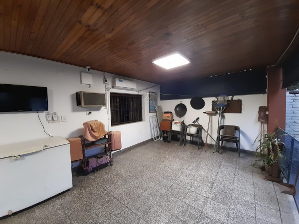 Casa tres dormitorios en calle General Paz al 2.300 apta credito hipotecario