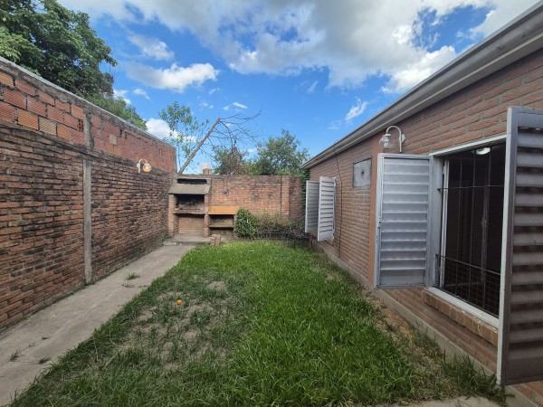 Casa de tres dormitorios en Barrio 188 Viviendas en Villa Carmela