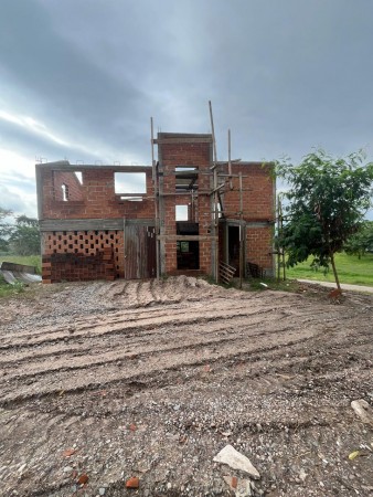 Casa en obra de 3d suite en Barri Cerrado La Comarca en Las Talitas