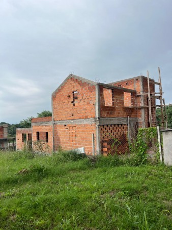 Casa en obra de 3d suite en Barri Cerrado La Comarca en Las Talitas