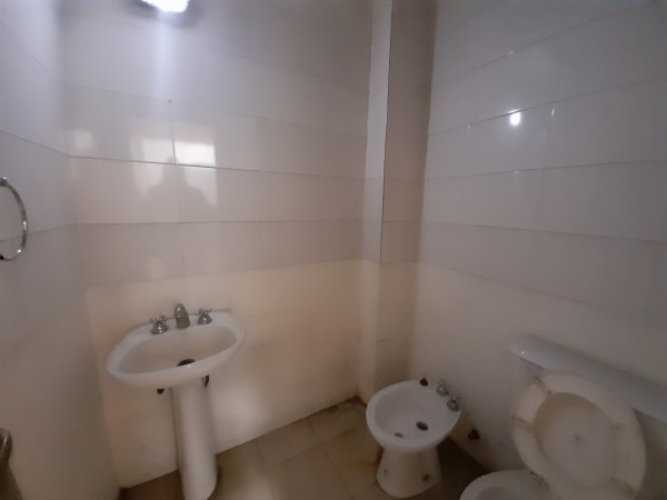Local Comercial de 150 m2 en Avenida Kirchner al 2.300