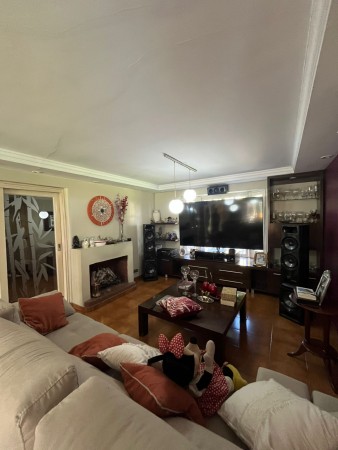 Importante casa con pileta y parque de tres dormitorios en San Juan al 4.600. Calle privada. Apta Credito hipotecario