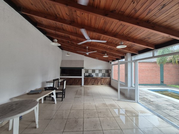 Casa 3d con pileta y quincho Barrio Ampliación América Paraguay 3.812