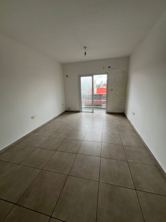 MONOAMBIENTE AMPLIO DE 45 M2 PROPIOS Y LUMINOSO CON BALCON EN AVENIDA ALEM 555 PISO 5
