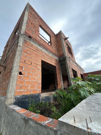 Casa en obra de 3d suite en Barri Cerrado La Comarca en Las Talitas