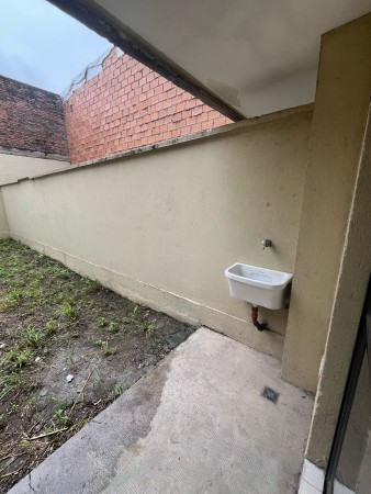 Departamento monoambiente con patio a estrenar en Paso de Los Andes al 500