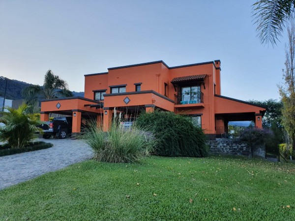 Casa premium en Country Los Azahares Yerba Buena