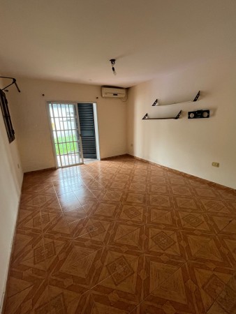 Casa de 4 dormitorios zona Parque Guillermina en Pasaje Gianelli 3.900