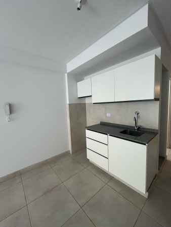 Departamento monoambiente con patio a estrenar en Paso de Los Andes al 500