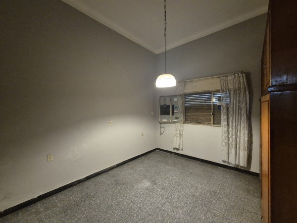 Casa en Barrio Norte de dos planta para remodelar o para edificar en altura sobre Santa Fe casi Junin