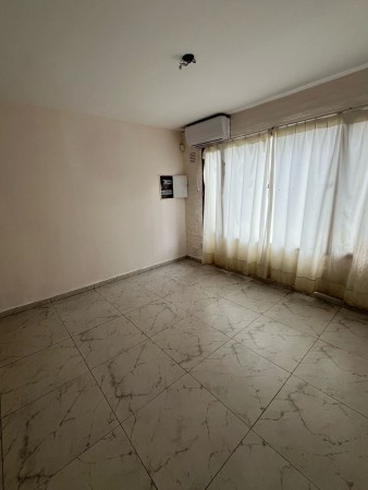 Casa de 4 dormitorios zona Parque Guillermina en Pasaje Gianelli 3.900
