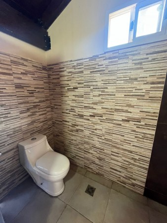 Importante casa con pileta y parque de tres dormitorios en San Juan al 4.600. Calle privada. Apta Credito hipotecario