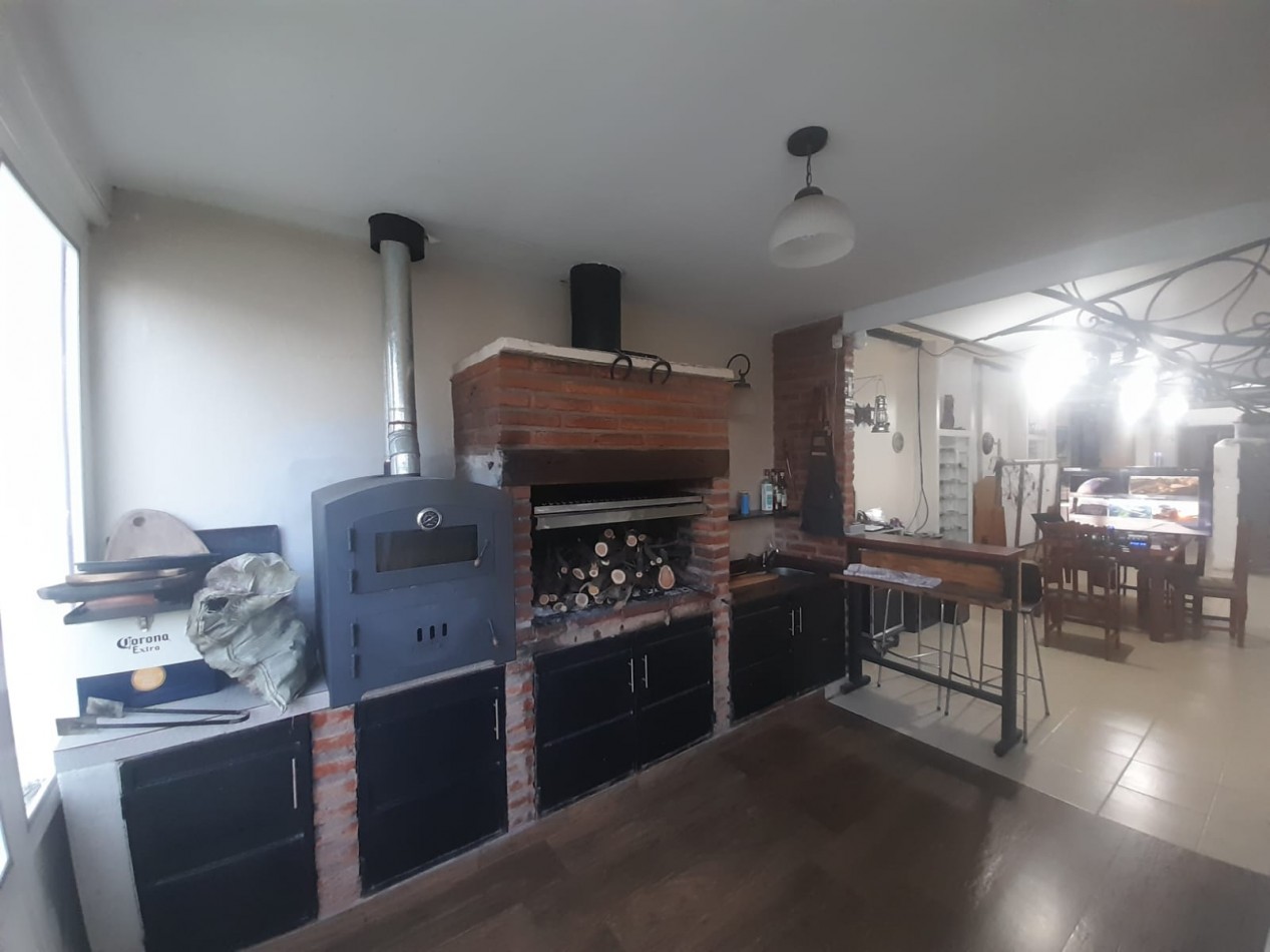 CASA DE 4 DORMITORIOS CON PILETA EN CRISOSTOMO 2700 APTA CREDITO