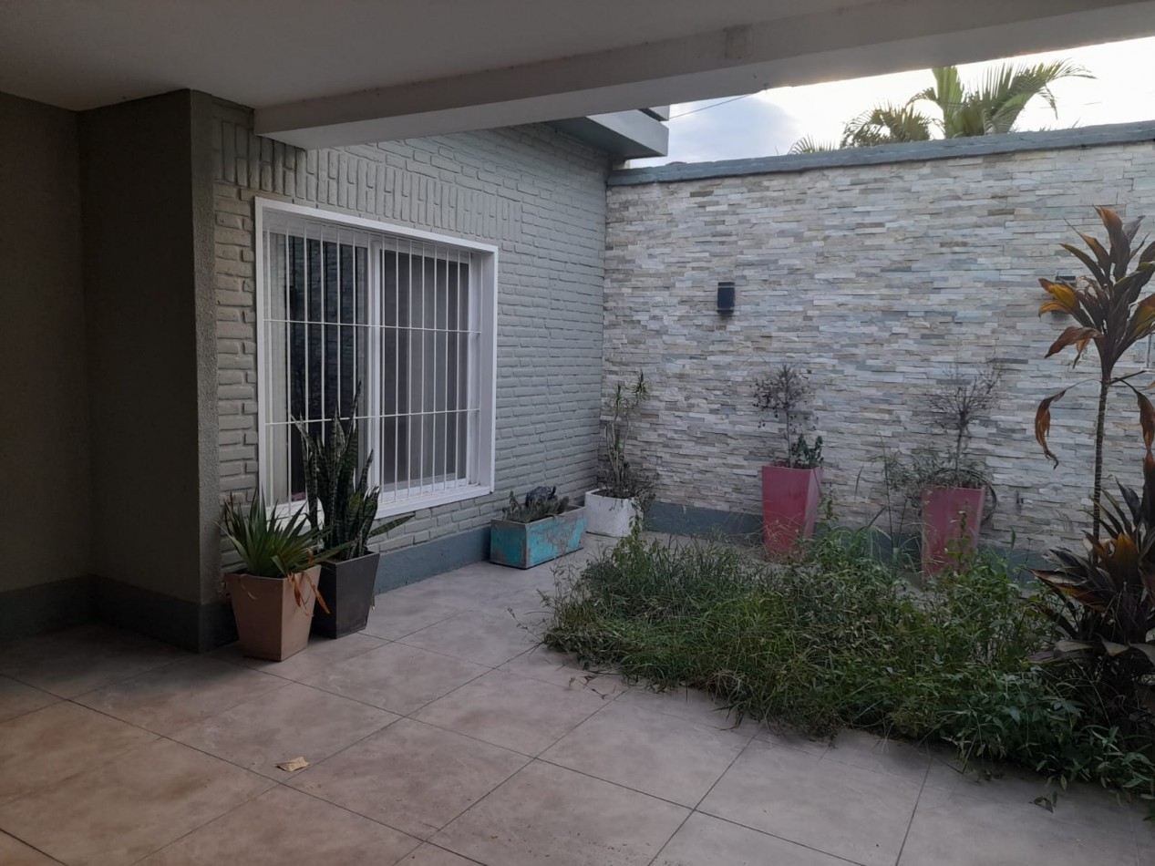 CASA DE 4 DORMITORIOS CON PILETA EN CRISOSTOMO 2700 APTA CREDITO