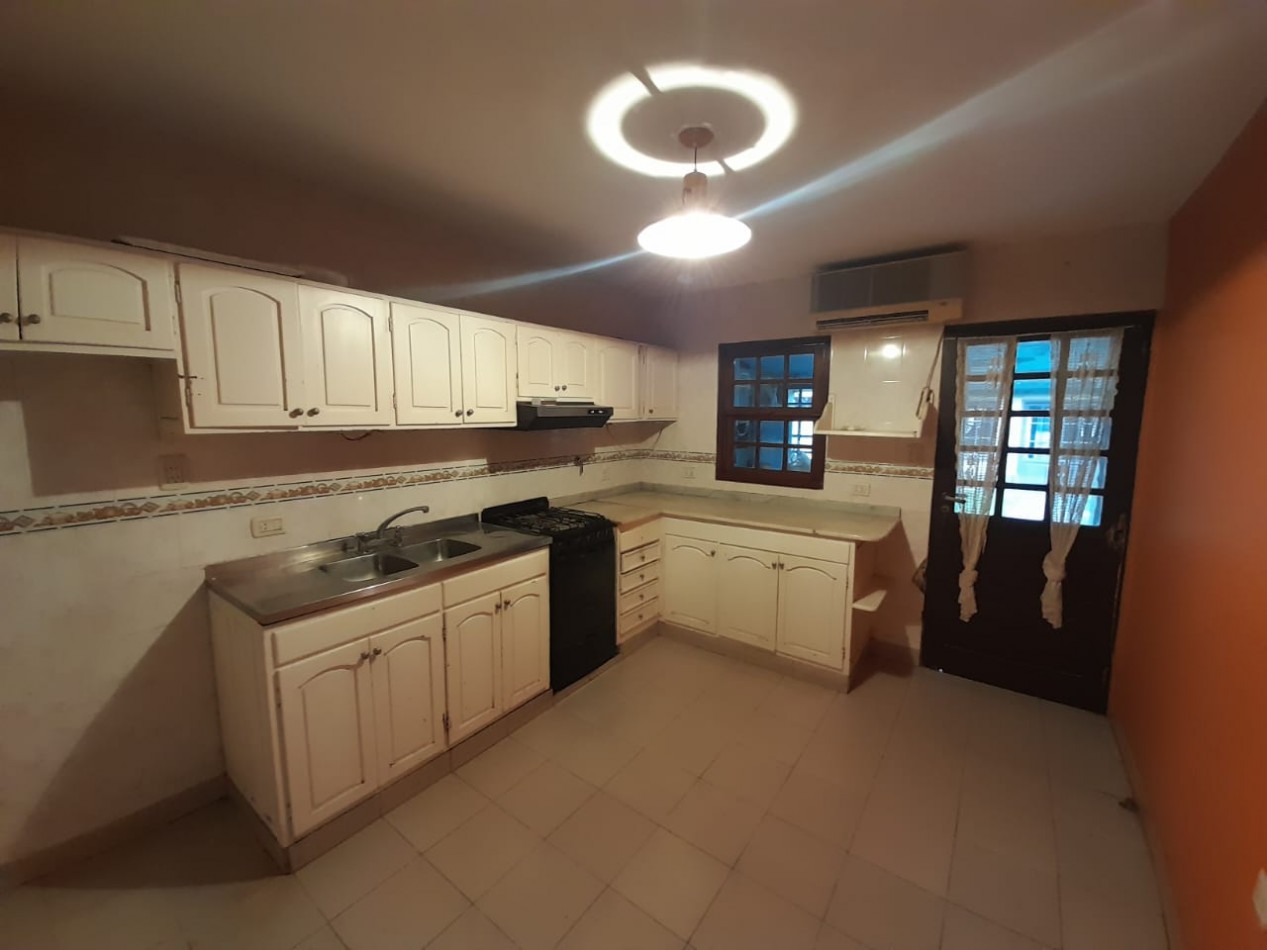 DUPLEX EN YERBA BUENA CON PILETA DE 4D EN CALLE PERU AL 1400