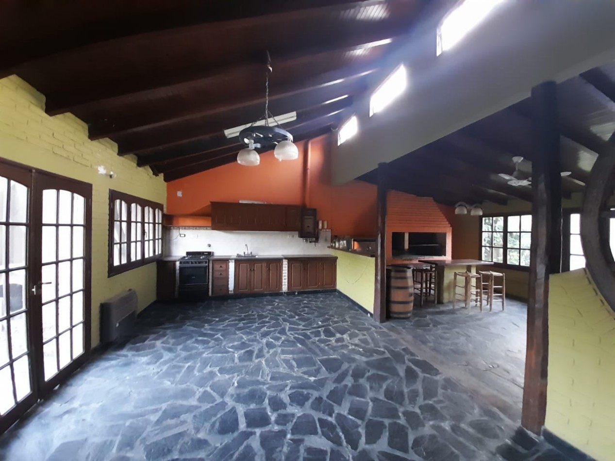 DUPLEX EN YERBA BUENA CON PILETA DE 4D EN CALLE PERU AL 1400