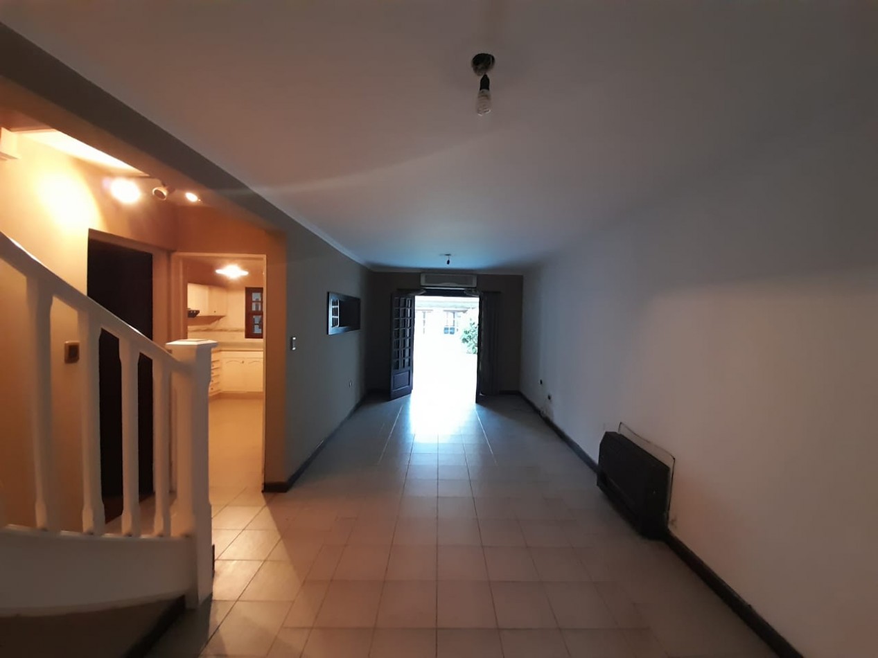 DUPLEX EN YERBA BUENA CON PILETA DE 4D EN CALLE PERU AL 1400