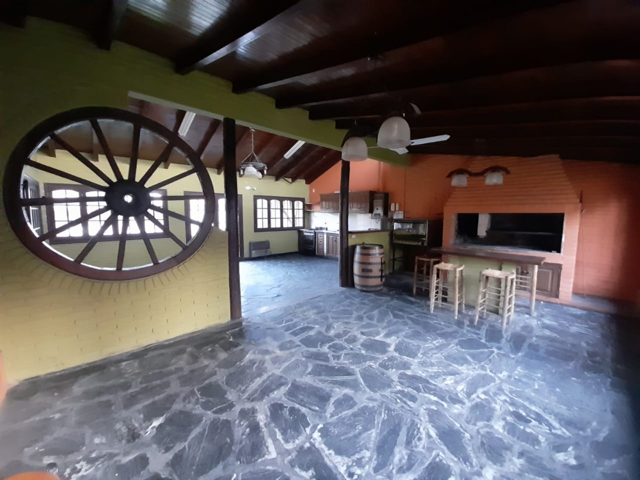 DUPLEX EN YERBA BUENA CON PILETA DE 4D EN CALLE PERU AL 1400