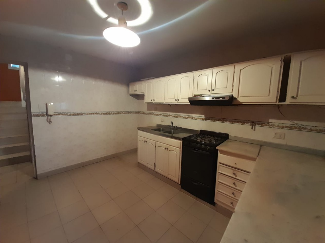 DUPLEX EN YERBA BUENA CON PILETA DE 4D EN CALLE PERU AL 1400