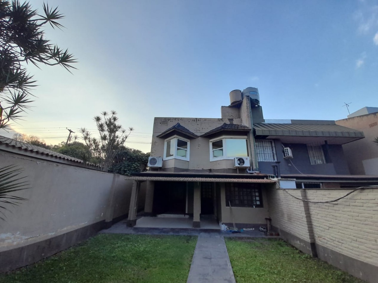 DUPLEX EN YERBA BUENA CON PILETA DE 4D EN CALLE PERU AL 1400