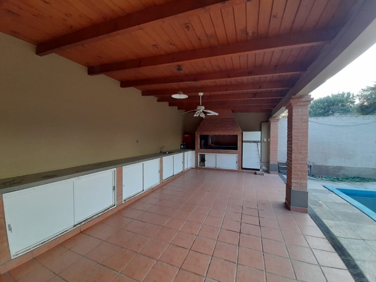 DUPLEX EN YERBA BUENA CON PILETA DE 4D EN CALLE PERU AL 1400