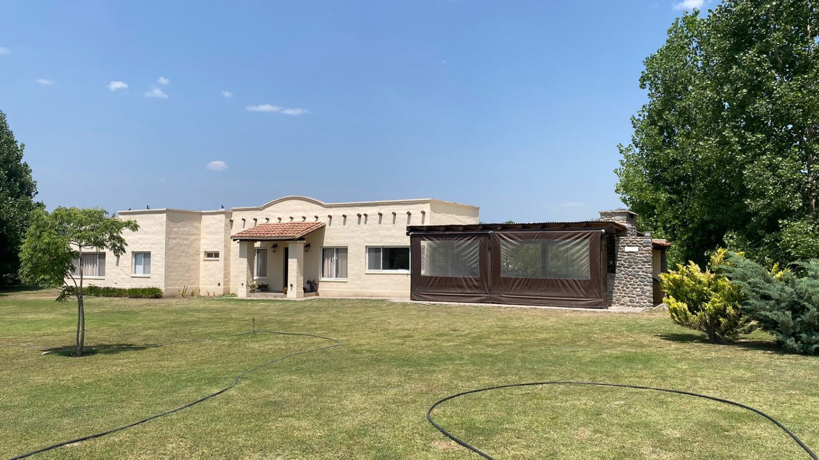 CASA EN CLUB DE CAMPO LAS CORTADERAS TAPIA RACO