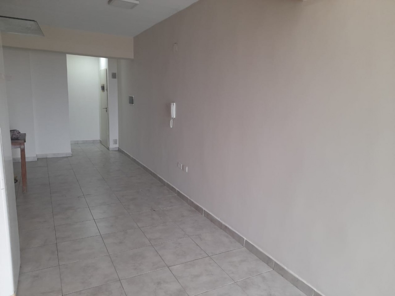 MONOAMBIENTE CON AA Y HELADERA EN AVENIDA MATE DE LUNA 2.250