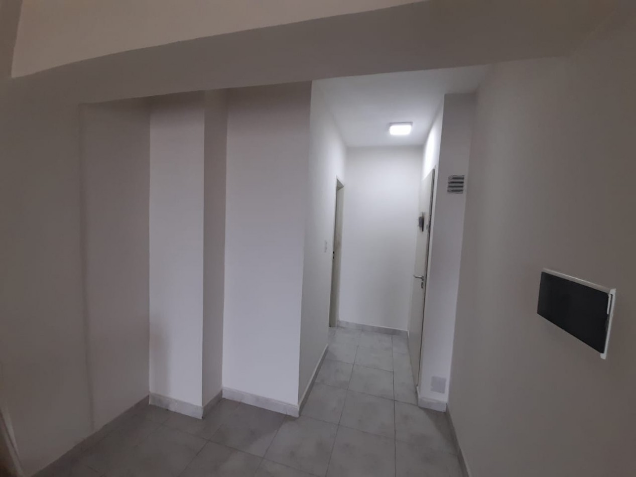 MONOAMBIENTE CON AA Y HELADERA EN AVENIDA MATE DE LUNA 2.250