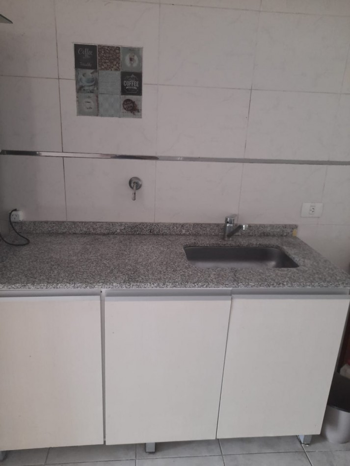 MONOAMBIENTE CON AA Y HELADERA EN AVENIDA MATE DE LUNA 2.250