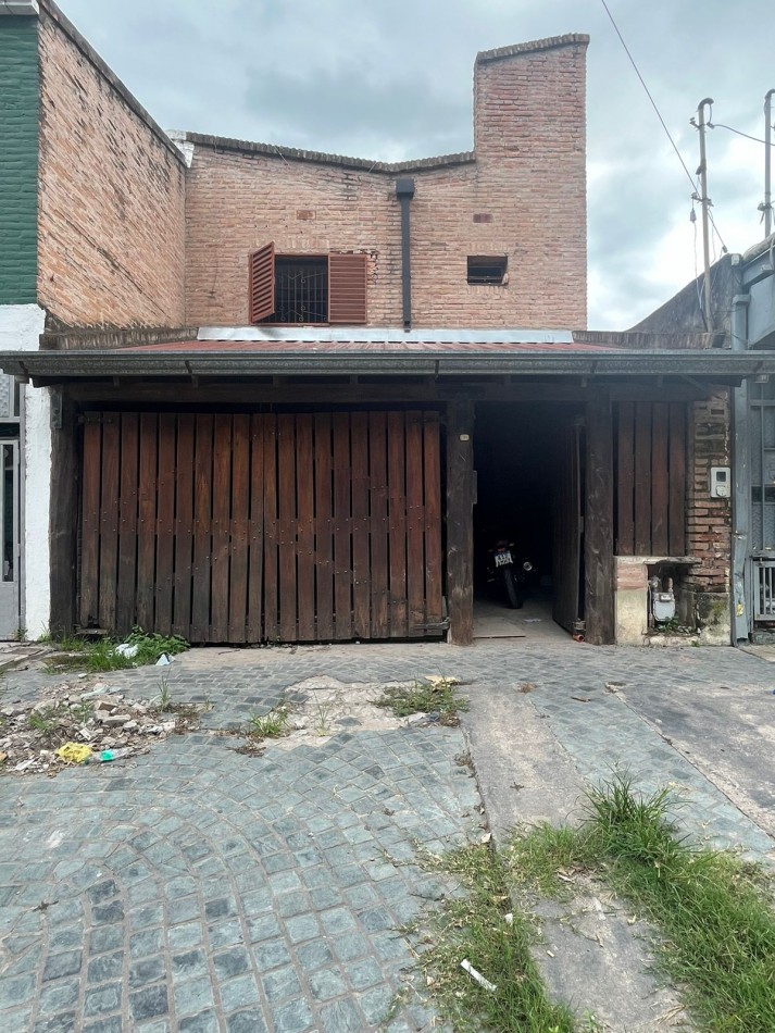 CASA 3D BARRIO 17 DE AGOSTO ALTURA AVENIDA COLON AL 1800