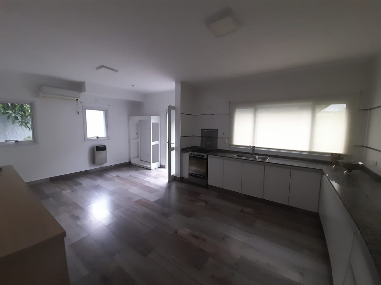 CASA EN COUNTRY DEL GOLF VIEJO YERBA BUENA DE 4 D CON PILETA