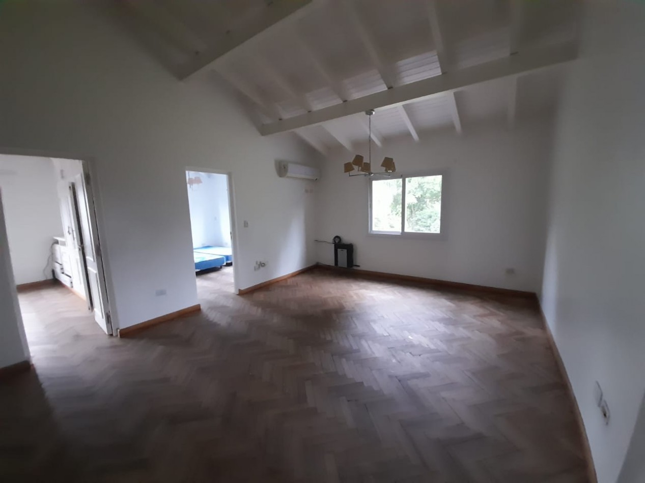 CASA EN COUNTRY DEL GOLF VIEJO YERBA BUENA DE 4 D CON PILETA