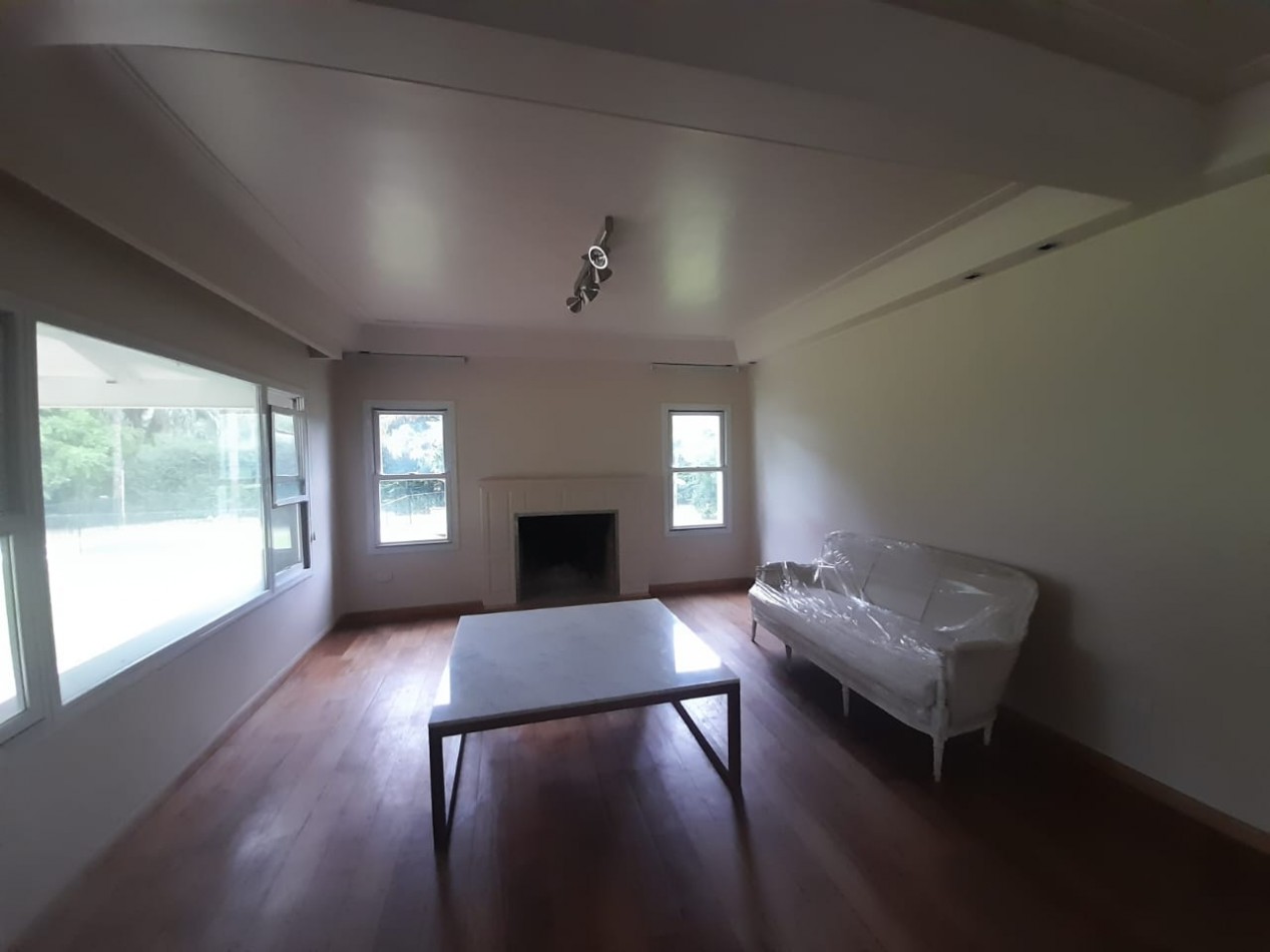 CASA EN COUNTRY DEL GOLF VIEJO YERBA BUENA DE 4 D CON PILETA