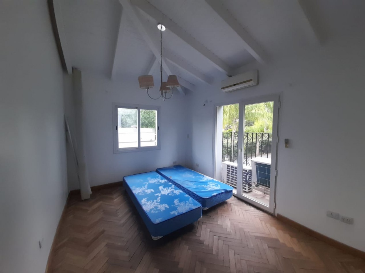 CASA EN COUNTRY DEL GOLF VIEJO YERBA BUENA DE 4 D CON PILETA
