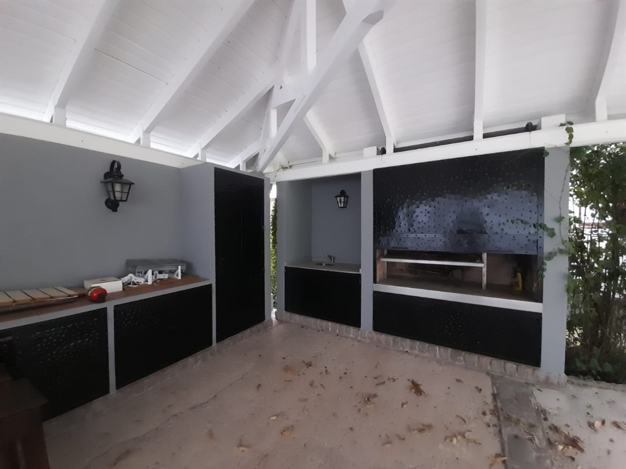 CASA EN COUNTRY DEL GOLF VIEJO YERBA BUENA DE 4 D CON PILETA