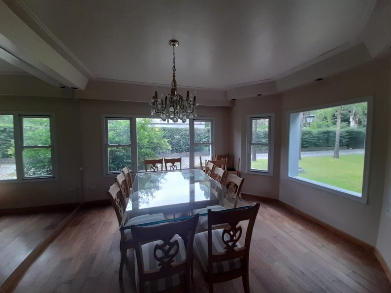CASA EN COUNTRY DEL GOLF VIEJO YERBA BUENA DE 4 D CON PILETA