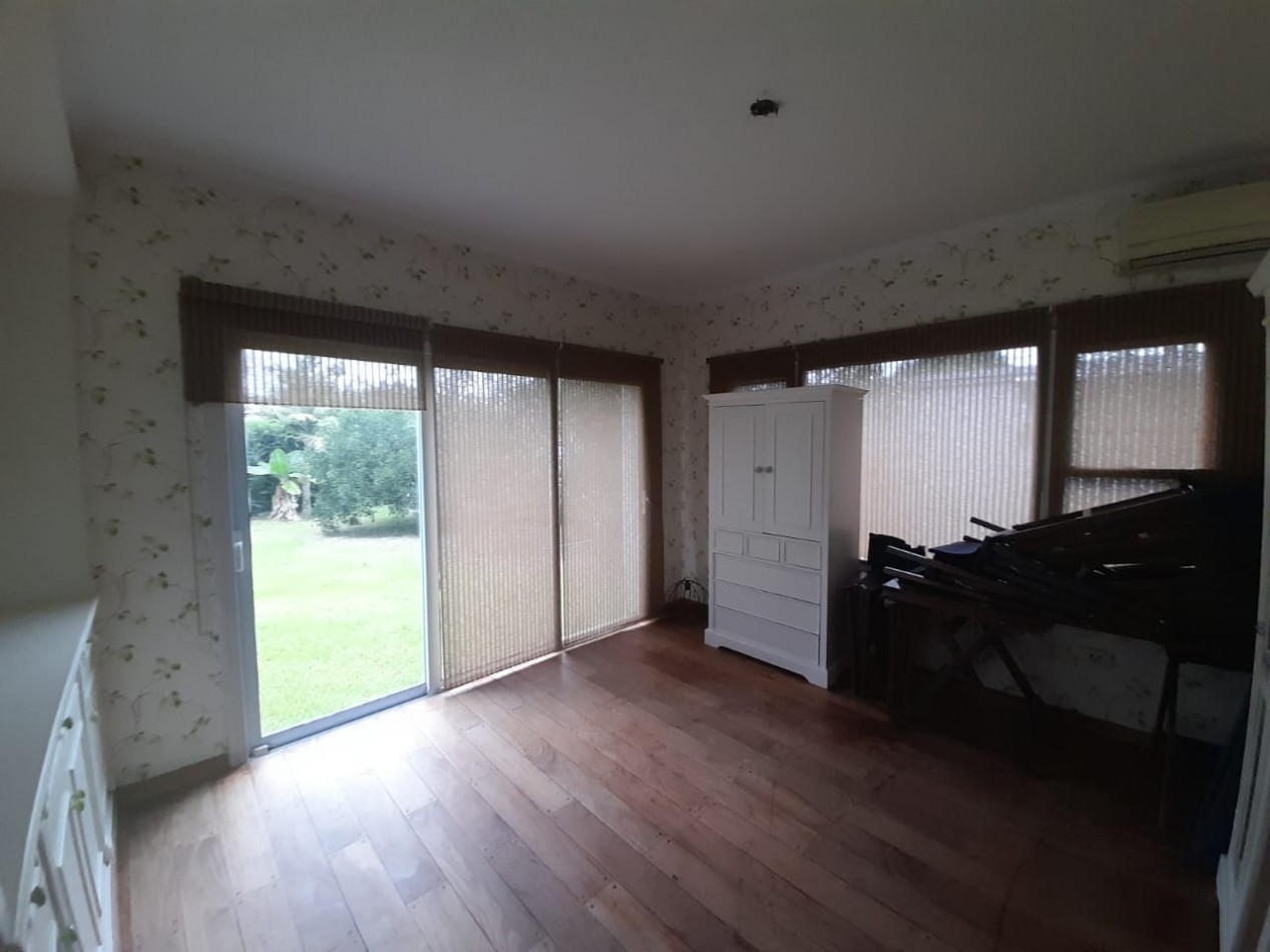 CASA EN COUNTRY DEL GOLF VIEJO YERBA BUENA DE 4 D CON PILETA