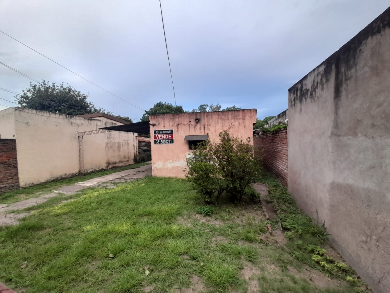 CASA EN MUÑECAS AL 2600 TERRENO 390 M2