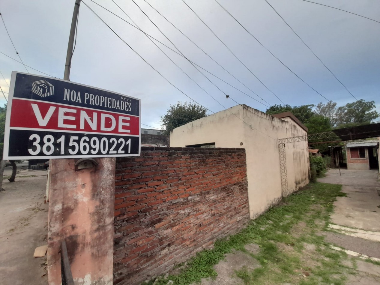 CASA EN MUÑECAS AL 2600 TERRENO 390 M2