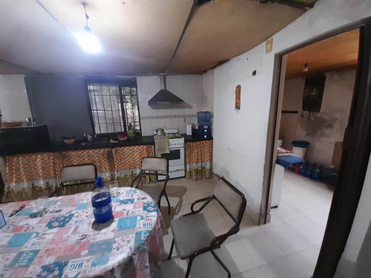 CASA EN MUÑECAS AL 2600 TERRENO 390 M2